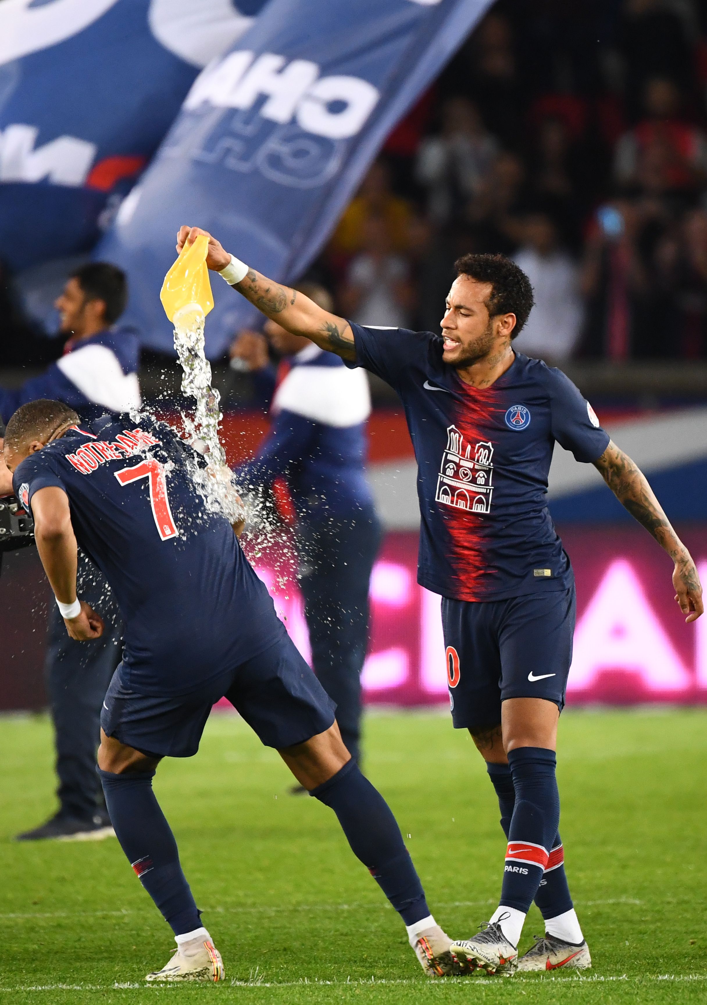 被国米拉开3分差距，罗马对阵卡利亚里6场不败被终结