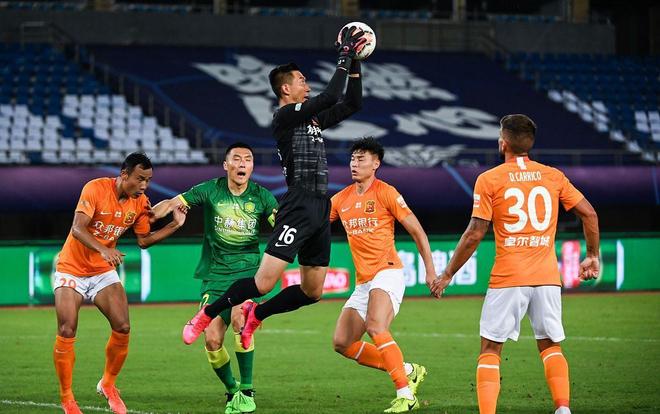 爵士东契奇30+三双力助球队逆转