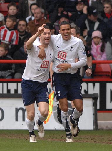 英超-B费双响姆贝莫破门芒特建功 曼联4-1狼队升至第六（英超：B费梅开二度，姆贝莫破门、芒特建功，曼联4-1狼队升至第六）