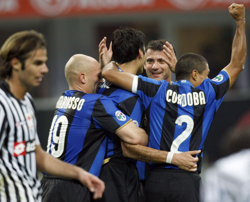 英超夺冠赔率公布！阿森纳强势登顶，曼城退居次席（英超冠军赔率出炉：阿森纳跃居榜首，曼城位列第二）