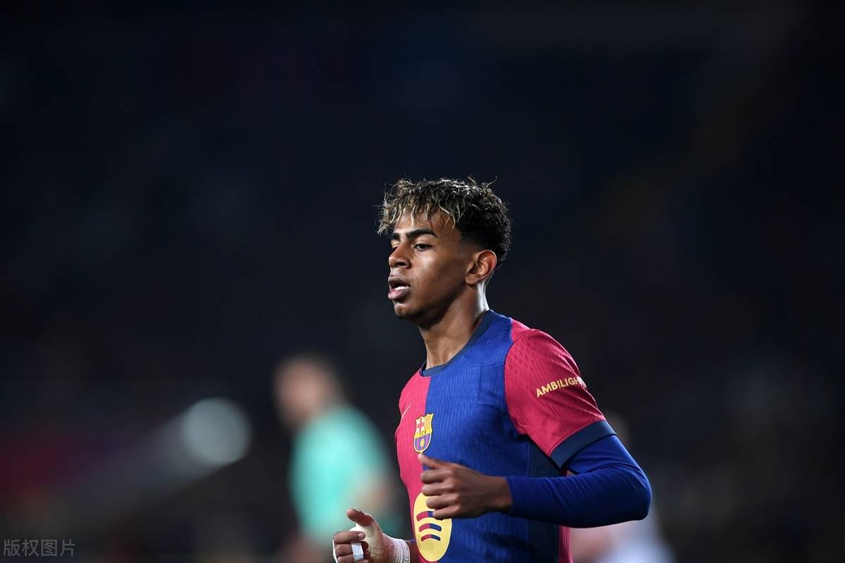 近10场全胜+零封对手，英格兰追平14-16年间西班牙创造的纪录（英格兰近10战全胜且零失球，追平西班牙2014-16年纪录）