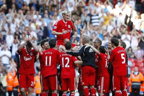 官方：因在诺坎普燃放烟花+投掷物品，法兰克福被罚3.8万欧（官方处罚：法兰克福因诺坎普燃放烟花并投掷物被罚3.8万欧元）